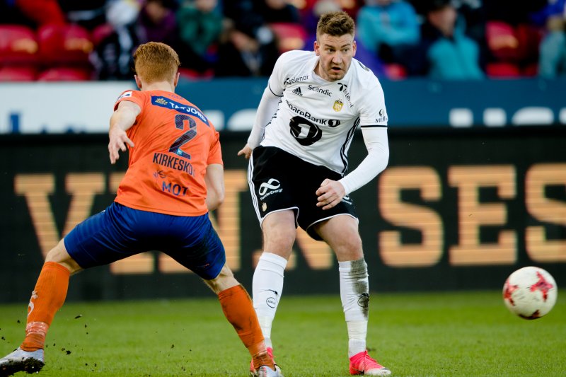 Danskene Nicklas Bendtner og Mikkel Kirkeskov i 0-0 kampen på Lerkendal. Foto: NTB Scanpix