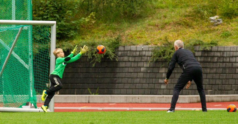 Utviklingsavdelingas keepertrener Sindre Ryssevik var meget aktiv og delte sine kunnskaper gjennom fotballproff. 