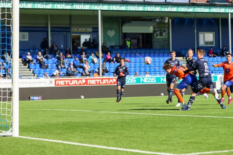 Isak Dybvik Määtta setter inn 3-0-målet til AaFK. Foto: Jon Forberg