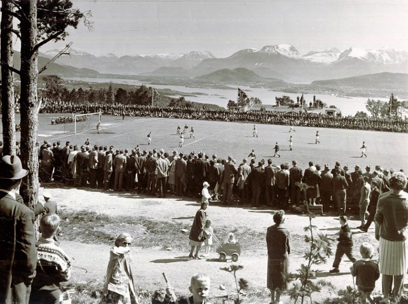 Landskamp Norge B-Danmark B den 26.5.1960 (2-2). 10.700 tilskuere. Foto: Bjarne Skarbøvik
