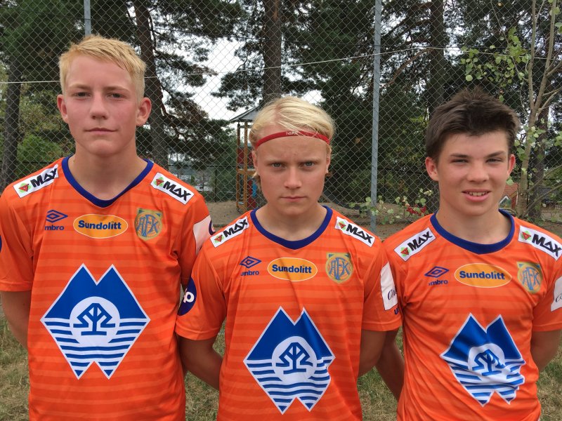 En flott AaFK-trio som ga G16-gutta 3-0 mot Tertnes. Fra venstre: Tobias Flem, Sverre Orten og Adrian Olsvik.