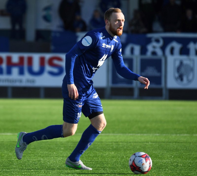 Hødds midtbanespiller Bendik Rise skal trene med AaFK resten av uken. Foto: Arne Flatin