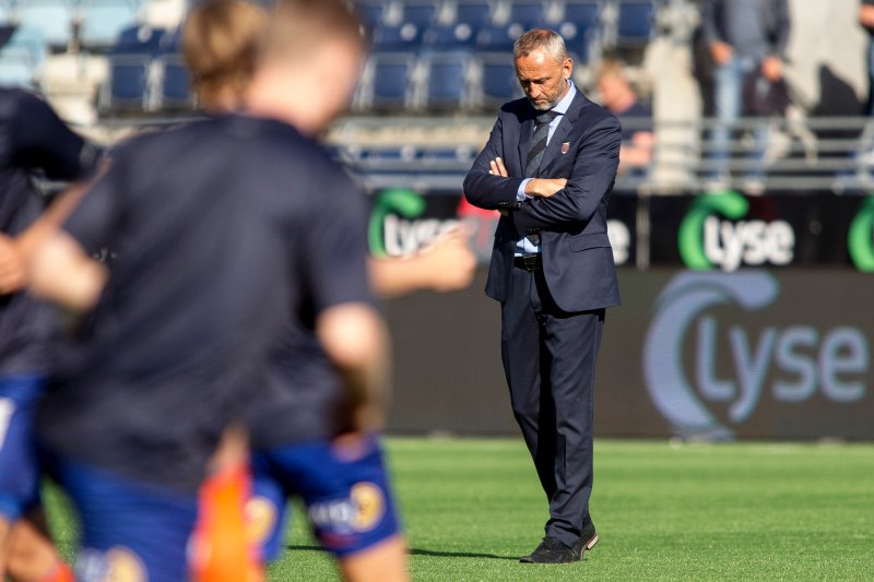 På bortebane må AaFK være taktisk smarte, mener Lars Bohinen. Dette bildet er hentet fra oppvarmingen før bortekampen mot Viking. I den kampen var Aalesund gode og tok tre poeng. Foto: Carina Johansen / NTB Scanpix