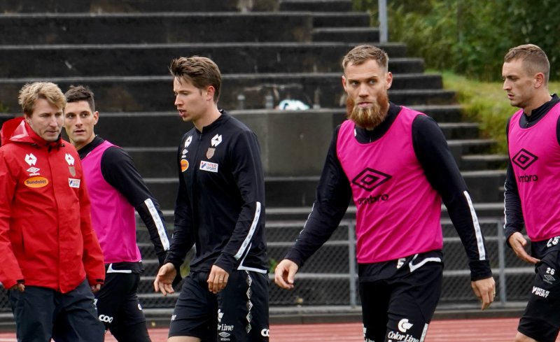 David og resten av laget under dagens trening på Aksla. Foto: aafk.no