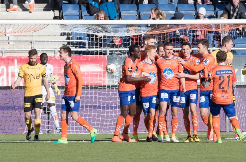 AaFK feirer Gretarssons mål mot Lillestrøm SK. Foto: NTB Scanpix