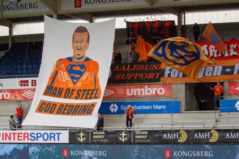 Supporterhyllesten av Ståle Stålinho Sæthre forrige hjemmekamp. Foto: Srdan Mudrinic