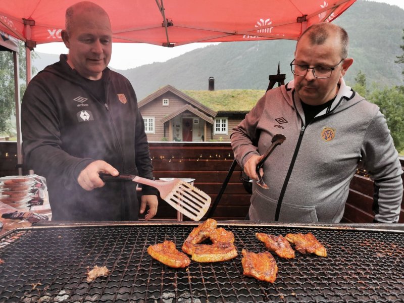 Stein Ivar Formo og Robert Frisnes med full kontroll på godsakene. Foto: aafk.no