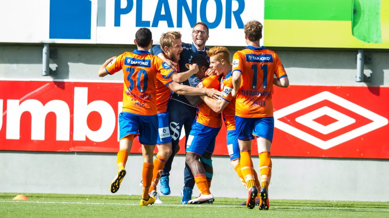 AaFK feirer mål mot Lillestrøm i 2016. Foto: Marius Simensen