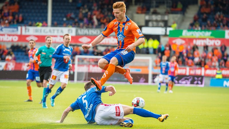 Mikkel Kirkeskov i aksjon i fjorårets 6-0 kamp. Foto: Marius Simensen