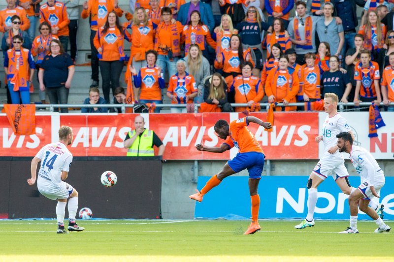 Edwin smeller inn 1-0 scoringen mot VIF i fjor. Foto: NTB Scanpix