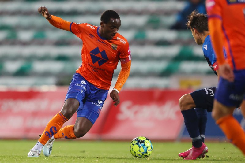 Parfait Bizoza under Eliteseriekampen i fotball mellom Stabæk og Aalesund på Nadderud Stadion i 2020. Foto: Ørn E. Borgen / NTB