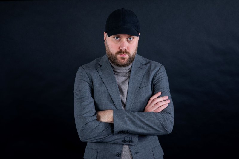 Sven Bisgaard Sundet fra podcast-suksessen "Heia Fotball" kommer til Terminalen 18. mars.
