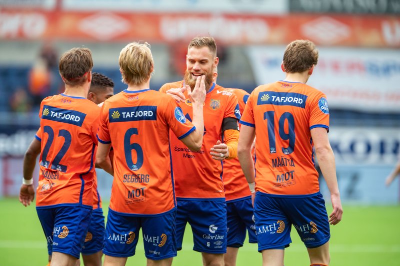 David Fällman og resten av gutta er i storform og ønsker å høre brølet fra tusenvis av sunnmøringer neste hjemmekamp. Foto: Srdan Mudrinic.