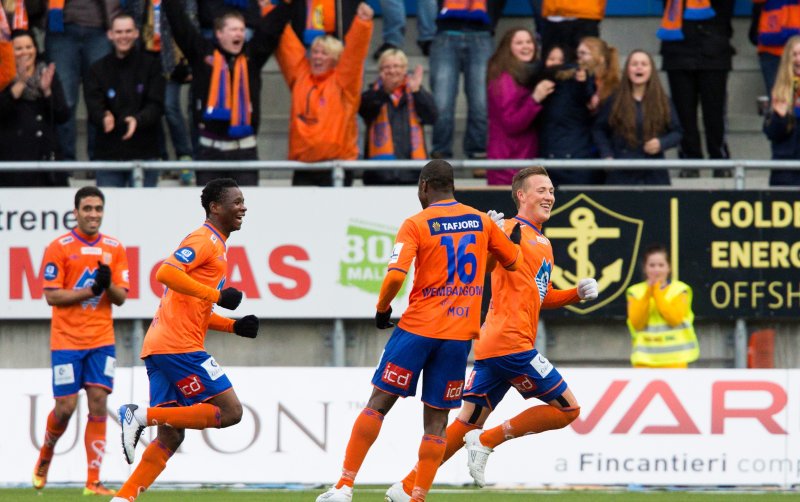 Fredrik Ulvestad (t.h.) jubler sammen med Hugues Wembangomo og Leke Samson James (t.v.) Foto: Svein Ove Ekornesvåg / NTB scanpix