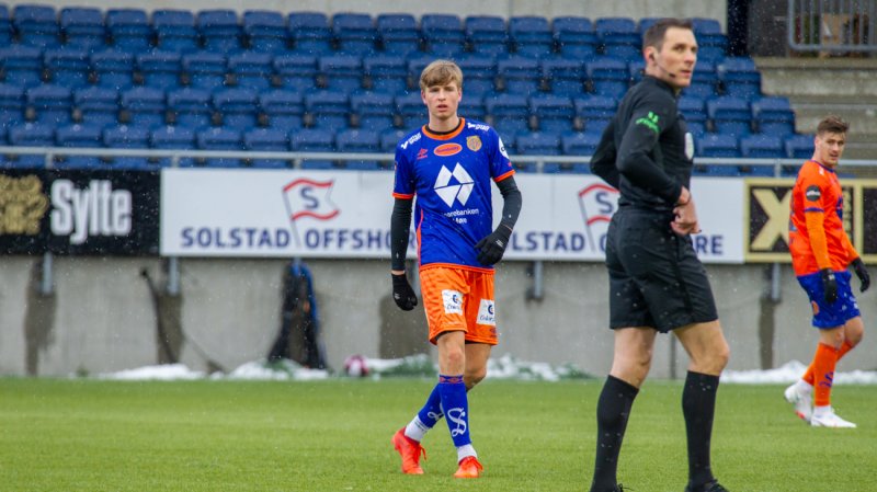 Det var AaFK blå ved Oscar Solnørdal som tok ledelsen på Color Line Stadion.
