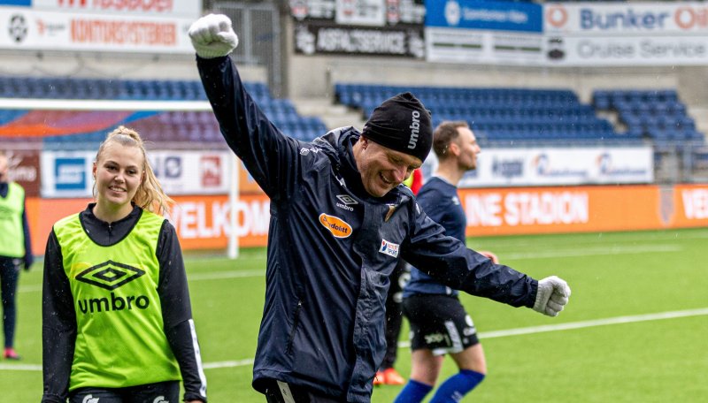 Lars Arne Nilsen jubler etter scoring. Foto: Jon Forberg