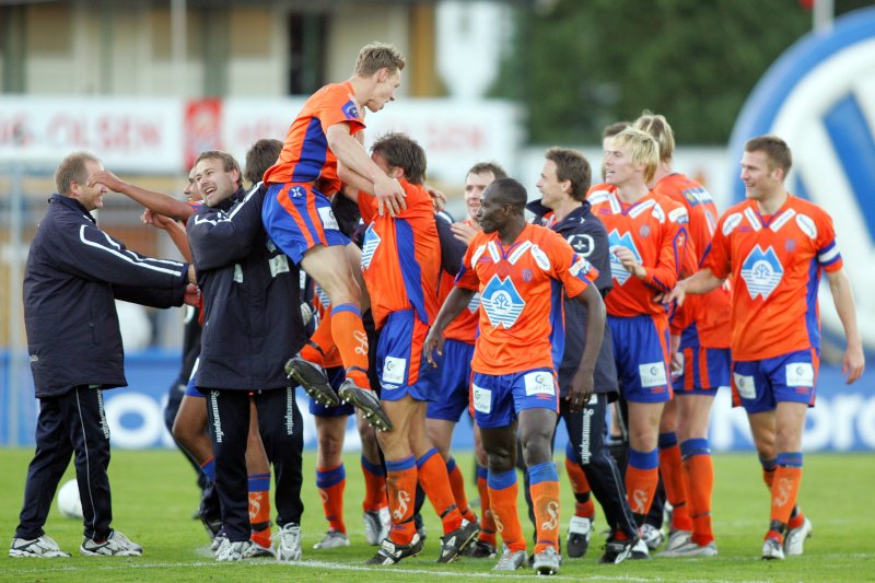 Her jubler Aalesund-spillerne etter at fløyta har gått og 4-5-seieren er et faktum. Foto: Håkon Mosvold Larsen / SCANPIX