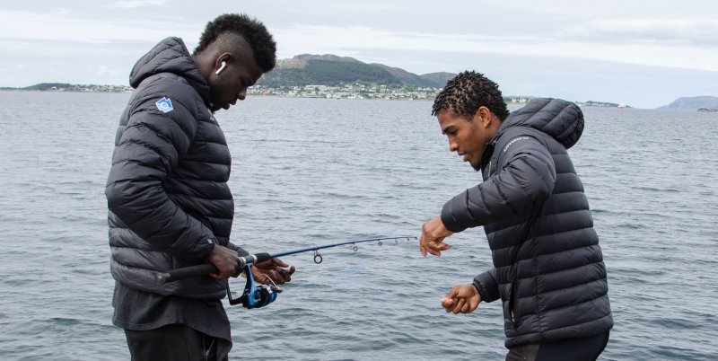 Pape gav tydelig utrykk for at det var han som kunne å fiske, men det var Nenass som måtte ordne opp gang på gang.