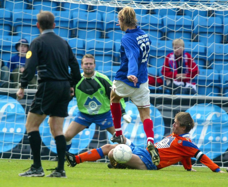 Frank Mathiesen i aksjon mot Vålerenga i 2002. Foto: NTB scanpix