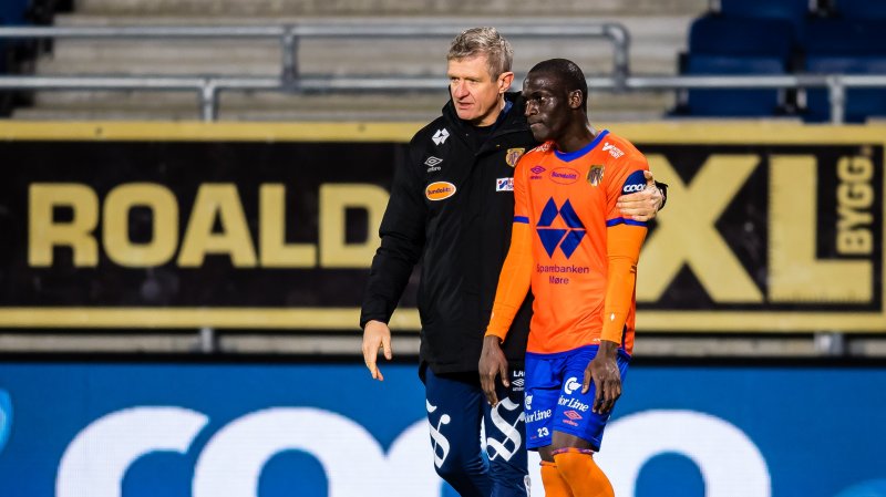 Mamadou Diaw skryter av Lars Arne. Foto: Marius Simensen / BILDBYRÅN / Cop 238