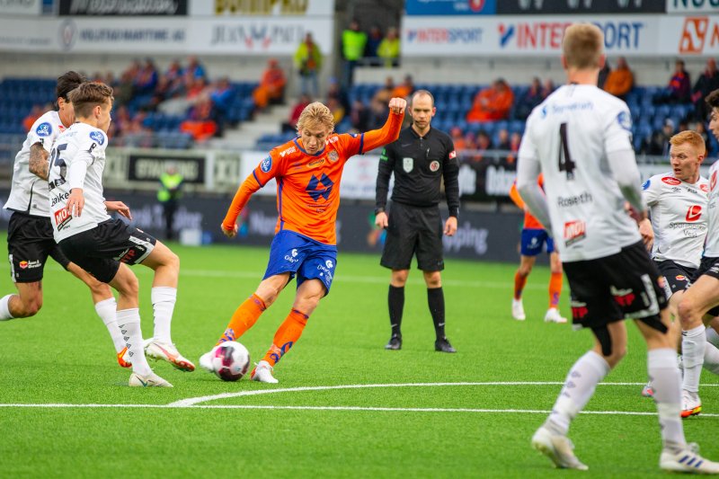 Erlend Segberg tester skuddfoten. Foto: Srdan Mudrinic.