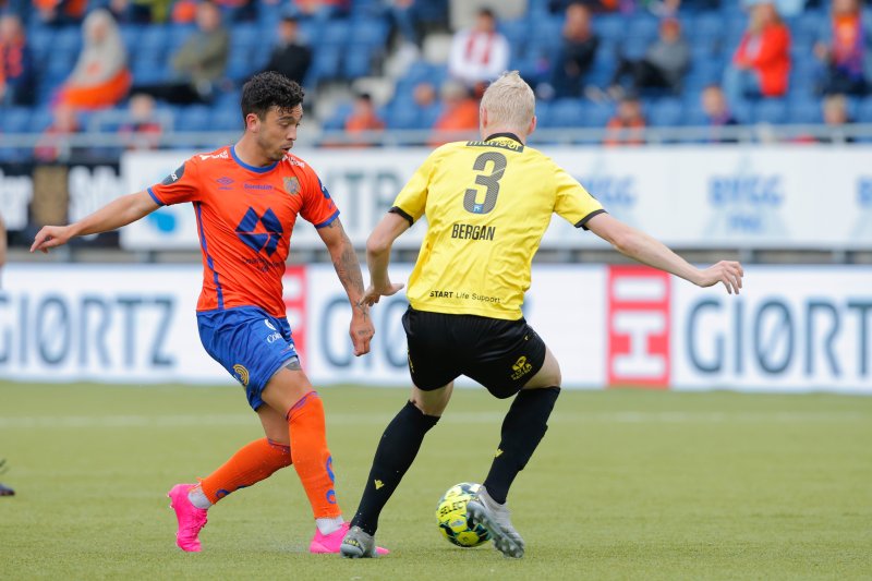 Niklas Castro og Vegard Bergan i aksjon. Foto: Svein Ove Ekornesvåg / NTB scanpix