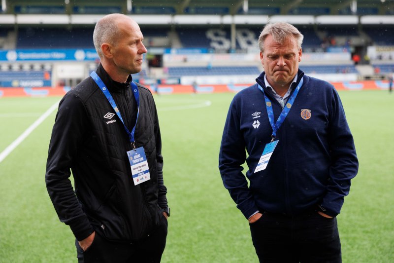 Sportslige leder Bjørn Erik Melland (tv) og styreleder Jan Petter Hagen etter eliteseriekampen i fotball mellom Aalesund og Strømsgodset på Color Line Stadion. Foto: Svein Ove Ekornesvåg / NTB