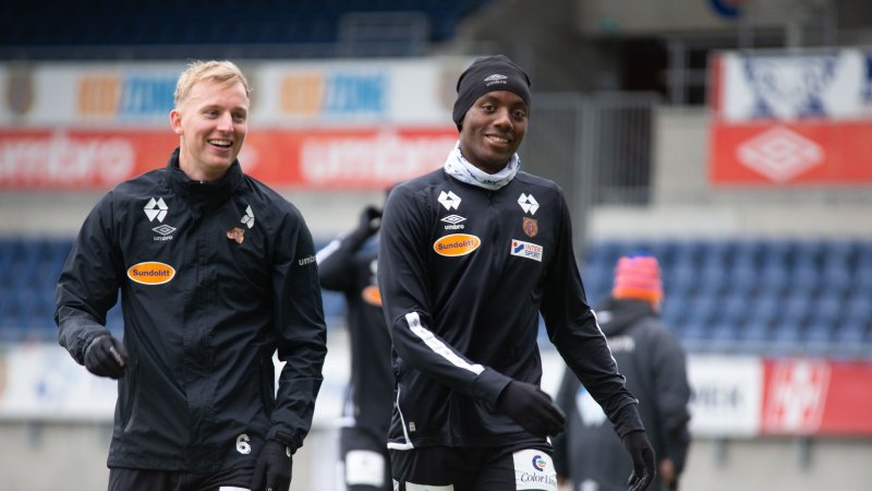 Parfait Bizoza på AaFK-trening sammen med Daan Klinkenberg. Foto: Srdan Mudrinic.