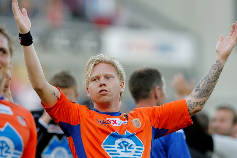 Fredrik Carlsen jubler etter å ha slått Vålerenga 1-0 på Color Line Stadion i 2010. Foto: Svein Ove Ekornesvåg / NTB .