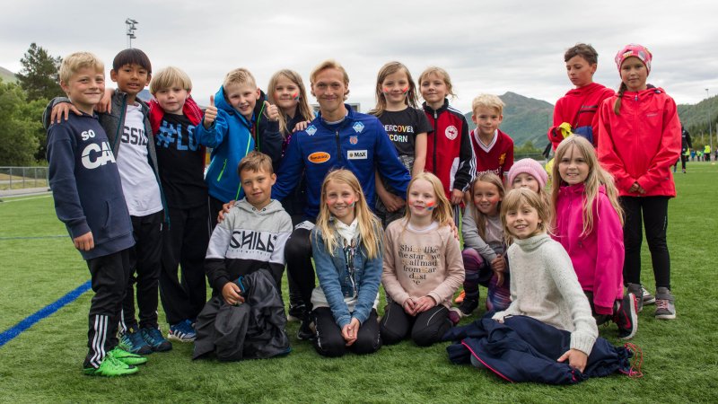 Jørgen Hatlehol var en populær mann på Ravn stadion i dag. Foto: Srdan Mudrinic