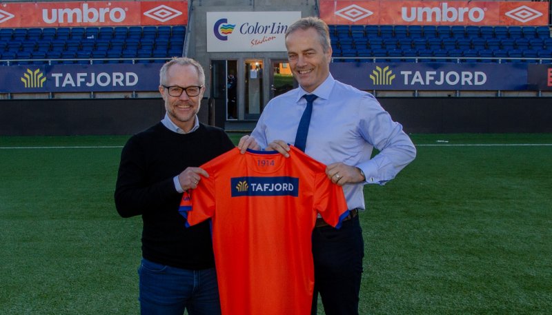 Klubbdirektør Geir S. Vik og sponsoransvarlig hos Tafjord, Harald Nøstdahl. Foto: aafk.no