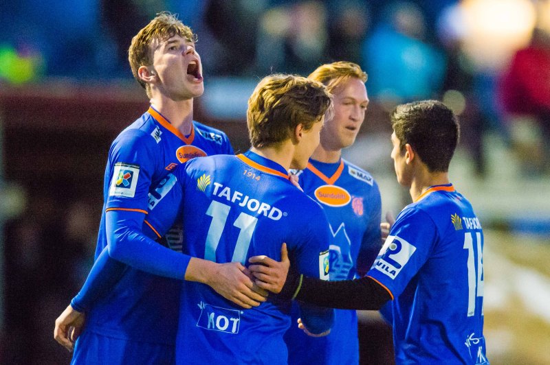 AaFK 2 feier Emil Fosses scoring. Det ble andrelagets eneste.