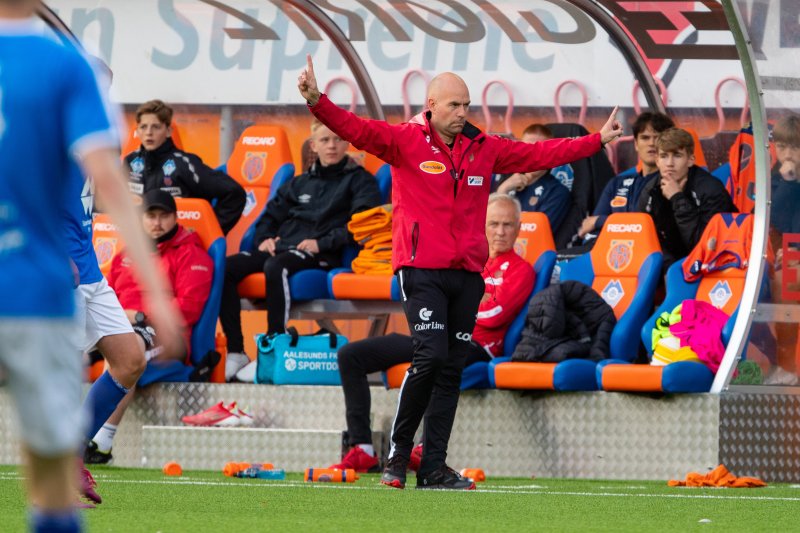 G16-trener Per Gidlund var ikke helt fornøyd med det elevene hans presterte mot Hødd torsdag. Foto: Srdan Mudrinic.