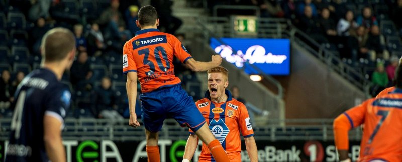 Mos og Mikkel Kirkeskov jubler for scoring mot Viking.