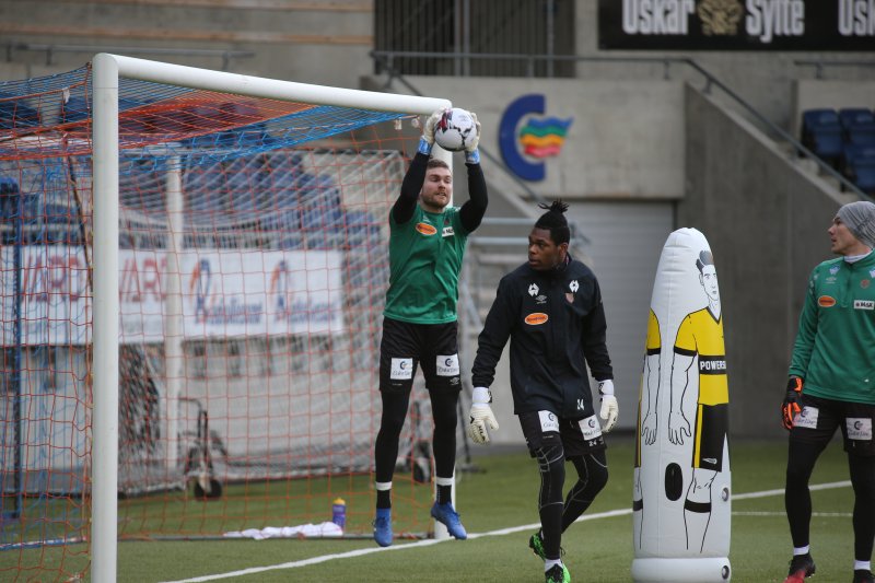 I Aalesund danner Gudmund en keepertrio sammen med Andreas Lie og Enock Mawete. Foto: Srdan Mudrinic.