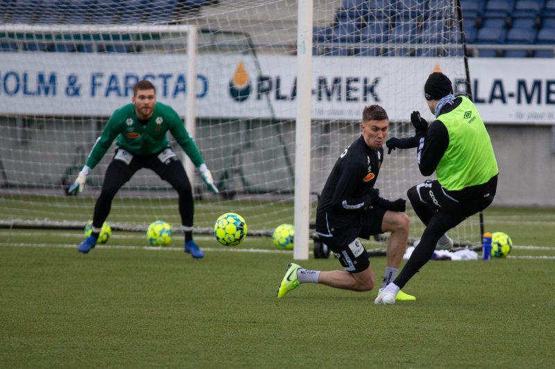 En konsentrert Gudmund følger med på hvor ballen kommer. Her i aksjon på AaFK-trening i slutten av februar. Foto: Srdan Mudrinic.
