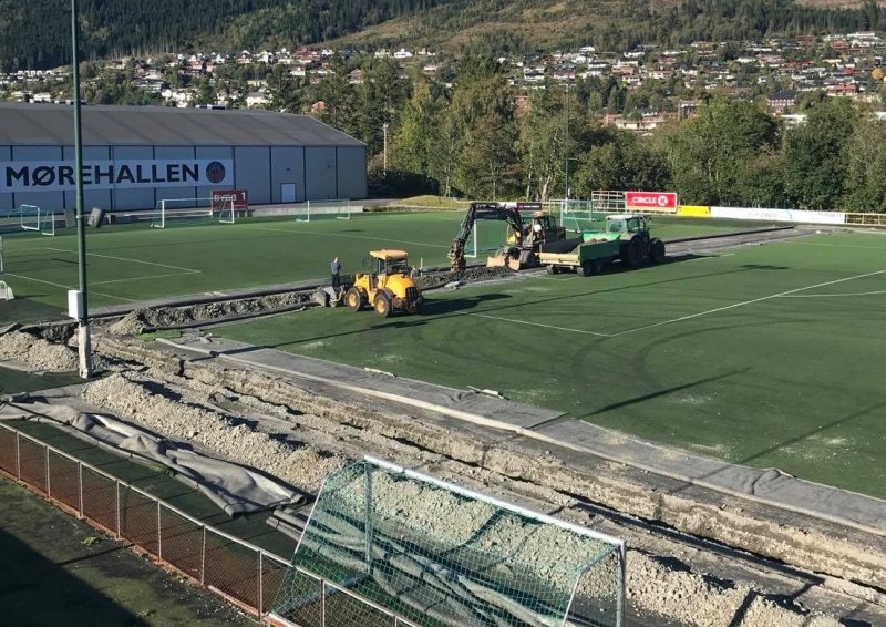 Et av prosjektene på stadion til Volda TI Fotball er vanningsanlegg. Foto: VTI-fotball.no