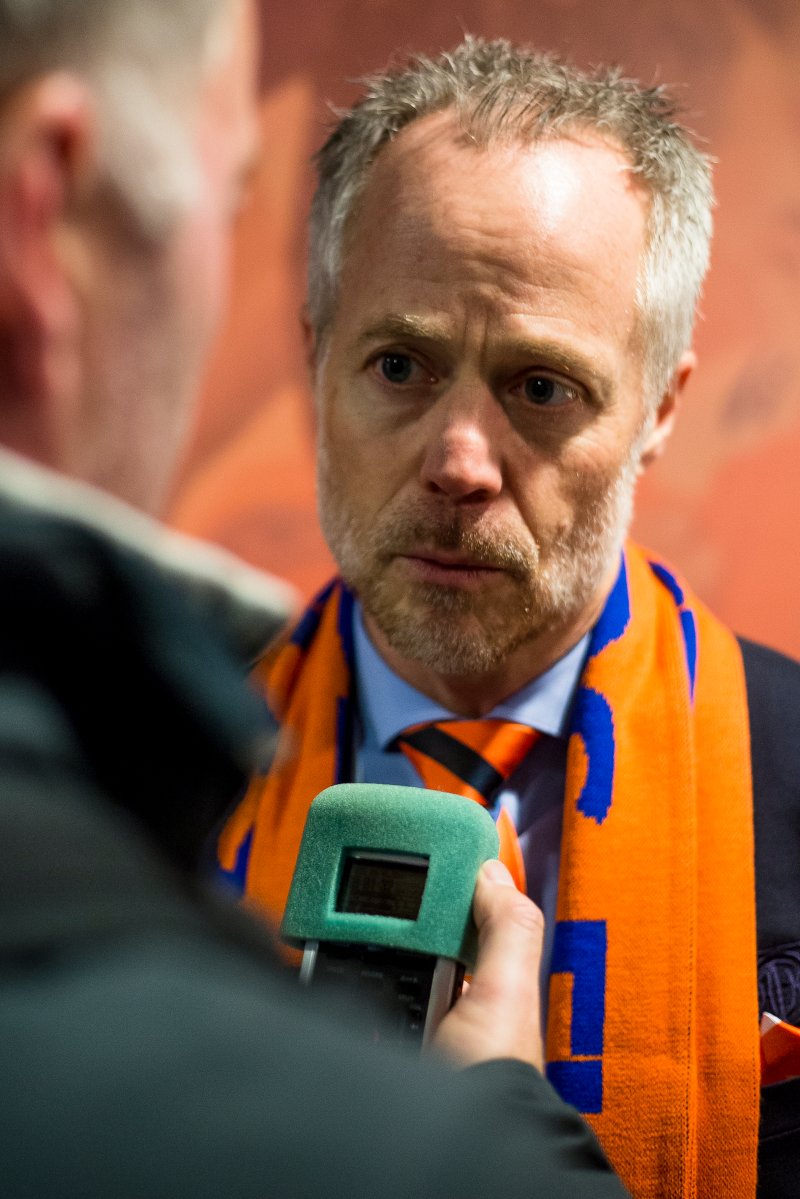 Geir S. Vik intervjues etter seriekampen mot Strømsgodset. Foto: Svein Ove Ekornesvåg / NTB scanpix