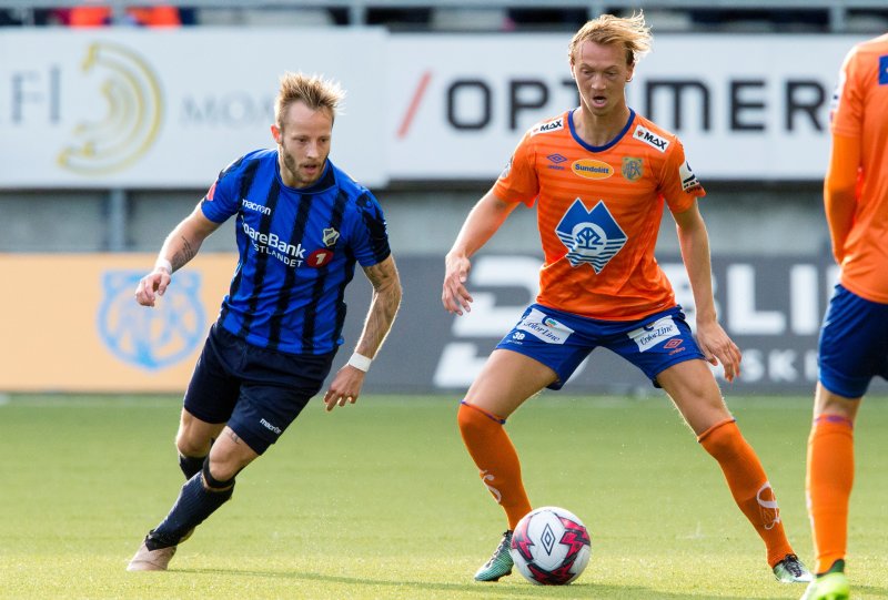 Eliteserie-kampen mot Stabæk i 2017. Jørgen Hatlehol i aksjon mot Tonny Brochmann (t.v.). Foto: Svein Ove Ekornesvåg / NTB scanpix