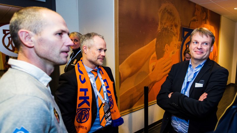 Sportssjef Bjørn Erik Melland (t.v.), daglig leder Geir S. Vik og styreleder Jan Petter Hagen på Color Line Stadion i 2017. Foto: Svein Ove Ekornesvåg / NTB