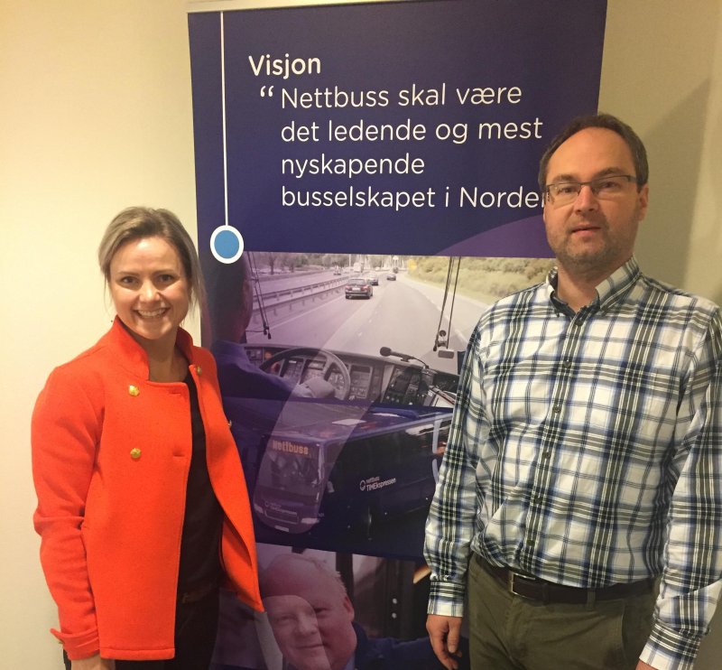 Sarah Isabella Aarøe partneransvarlig hos AaFK og Sindre Hanken avdelingsleder Tur i Nettbuss.