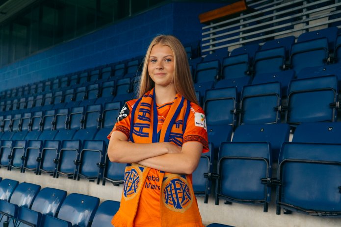 Emilie Strand Blindheim har signert sin første proffkontrakt